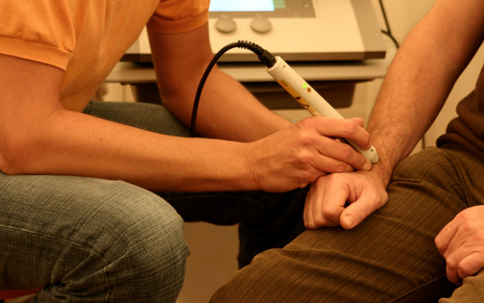 Needle-less infrared laser acupuncture